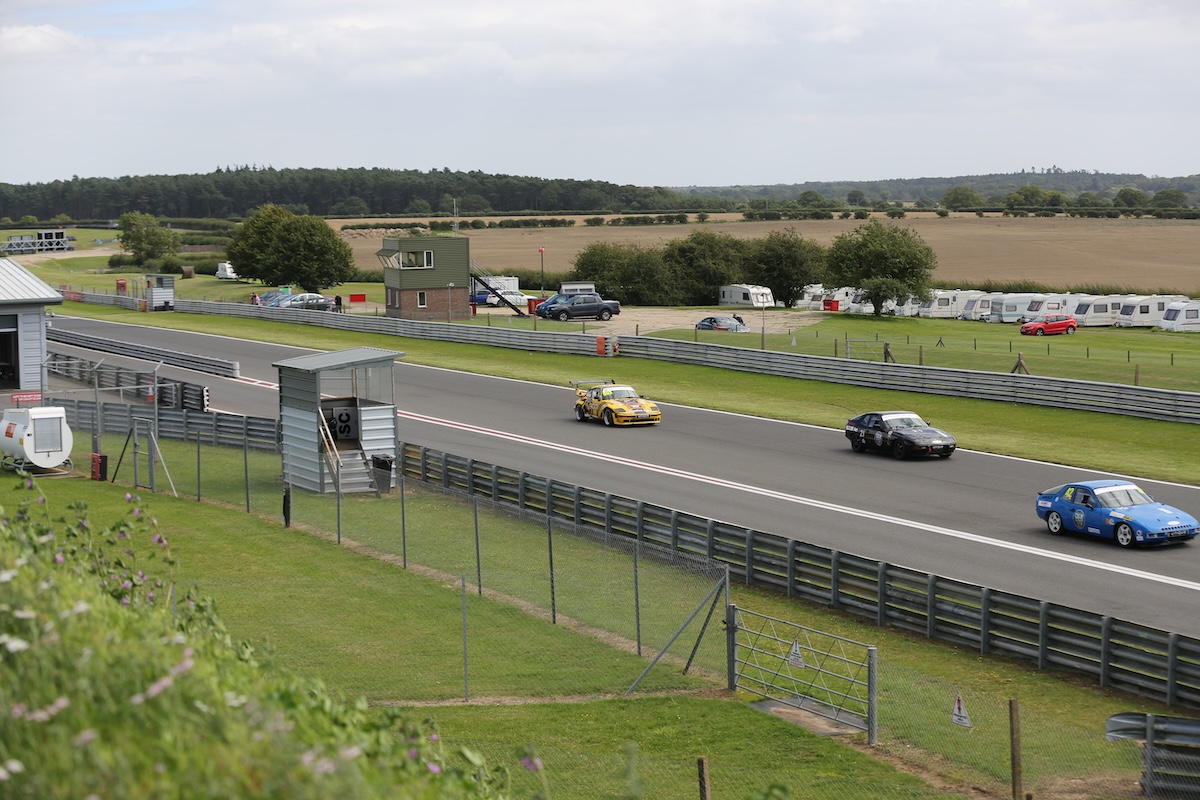 VANHAUEN RACING at Snetterton 2023 - Along the straight with two rivals in pursuit. © Sean Mulcahy Photographic 2023