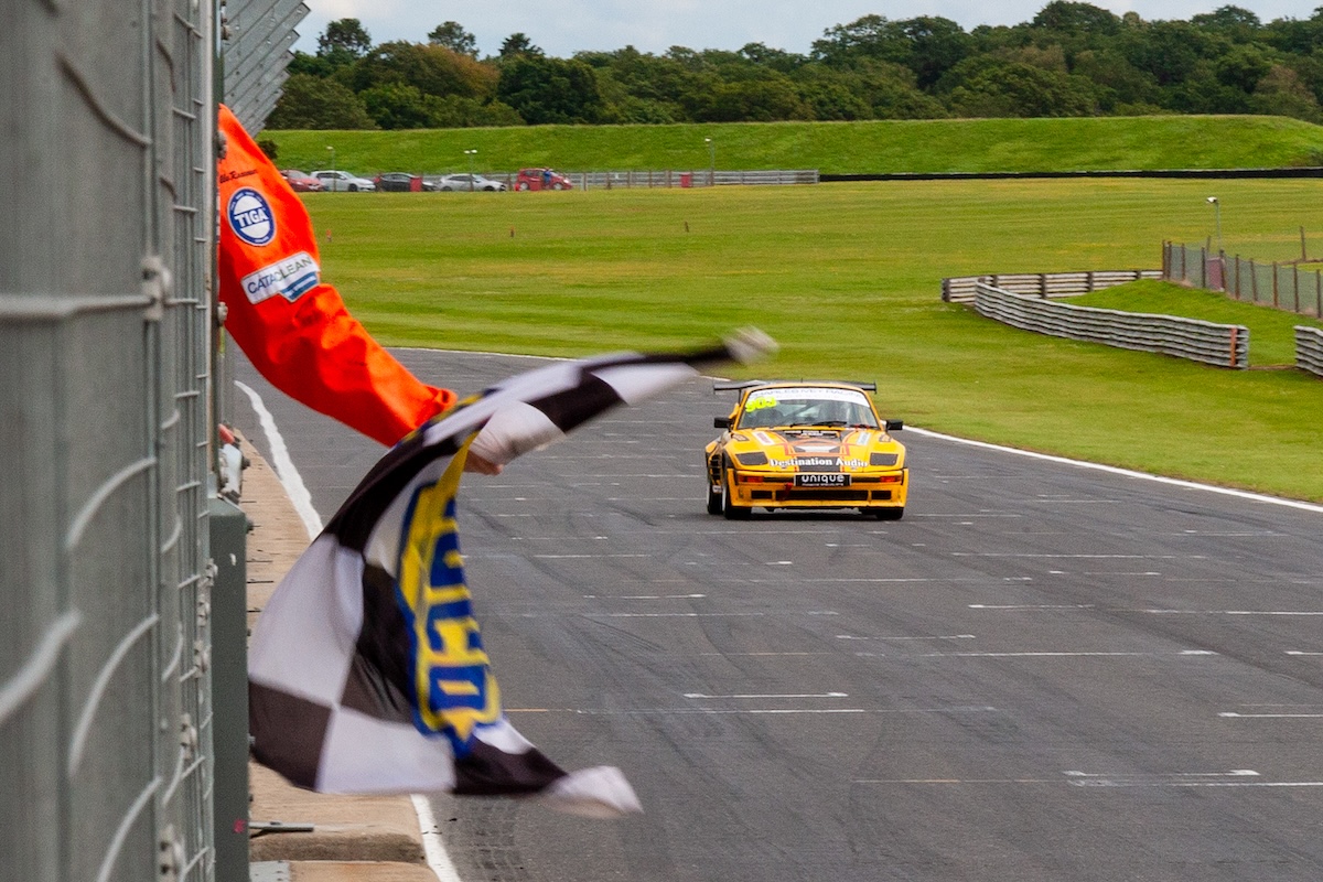 VANHAUEN RACING at Snetterton 2023 - Taking the chequered flag to wrap up a weekend of testing, qualifying and three races. © Sean Mulcahy Photographic 2023