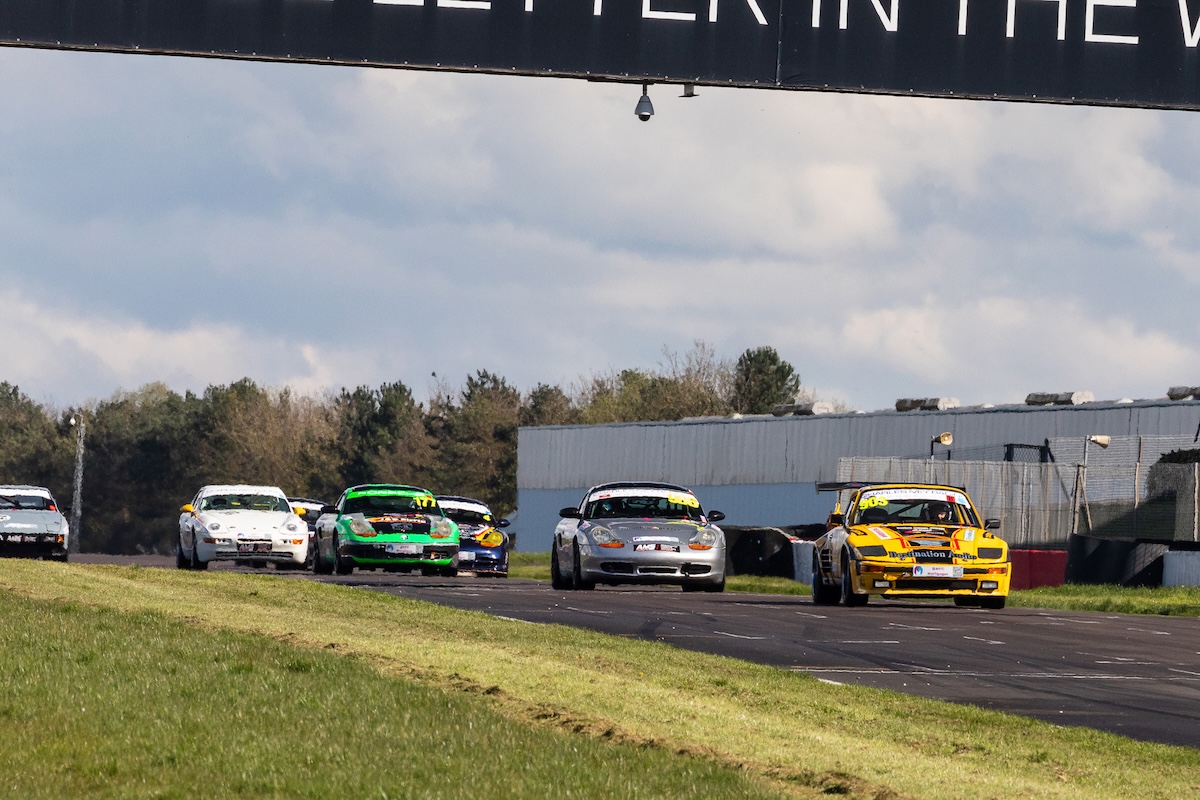 VANHAUEN RACING at Donington Park 2024 - The pack streaming along the straight beneath the gantry. © Sean Mulcahy Photographic 2024