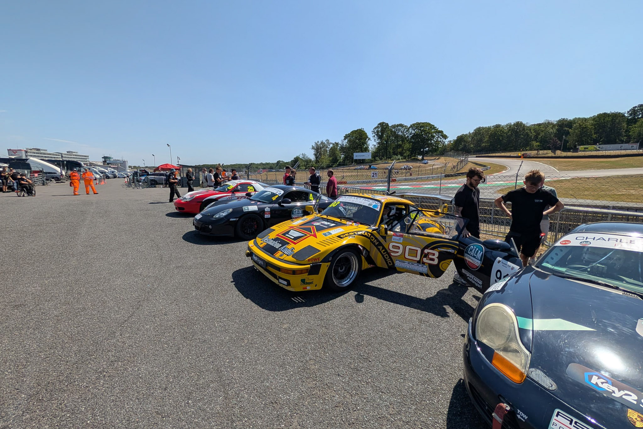 VANHAUEN RACING at Brands Hatch GP 2026 - Waiting in the assembly area under clear skies during the return of the UK heatwave.