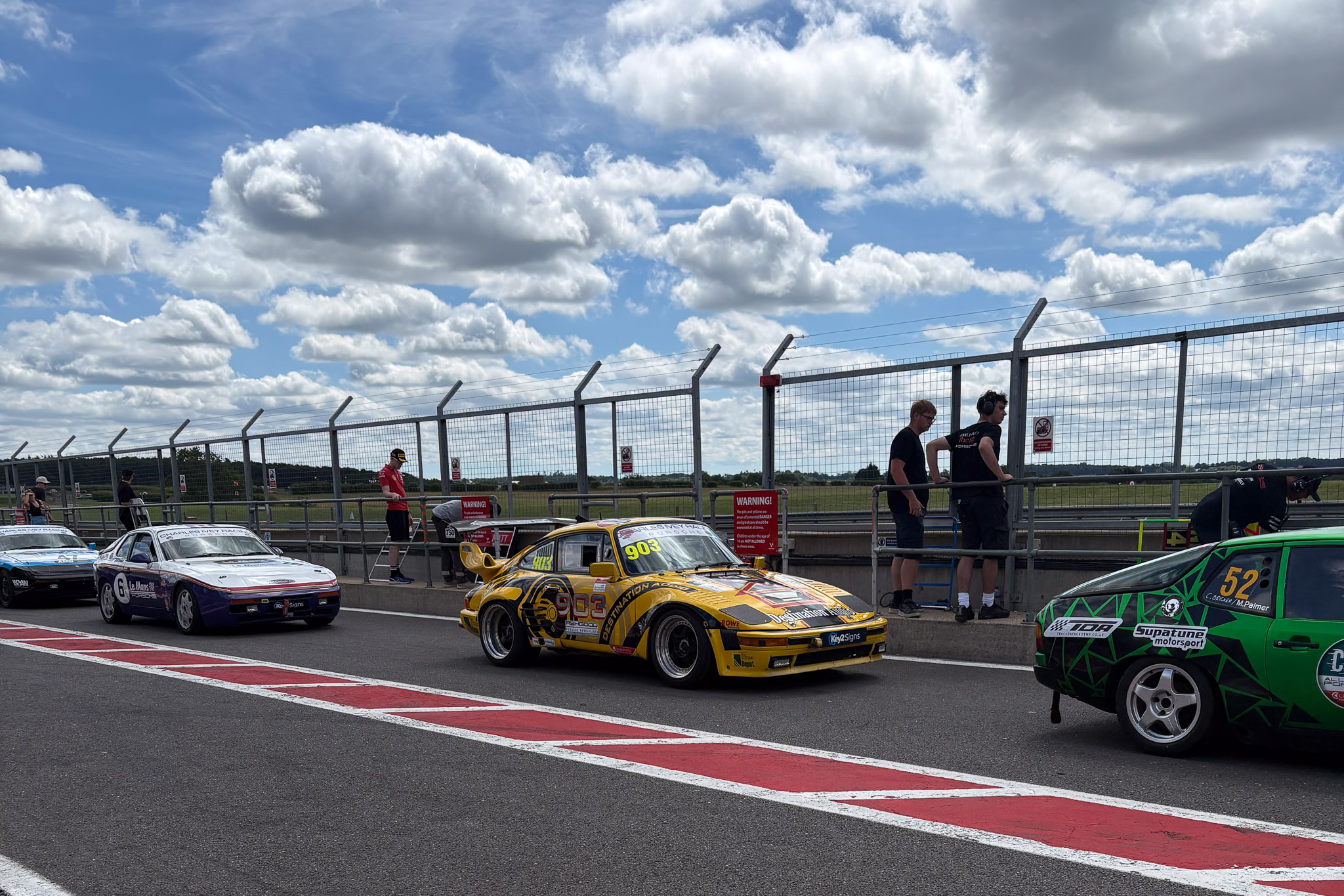 VANHAUEN RACING at Snetterton 300 2026 - Waiting with the rest of the grid before heading out onto the 300 layout.